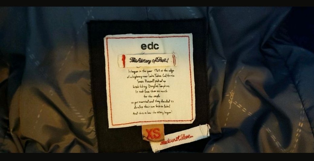 Auberginefarbene Winterjacke