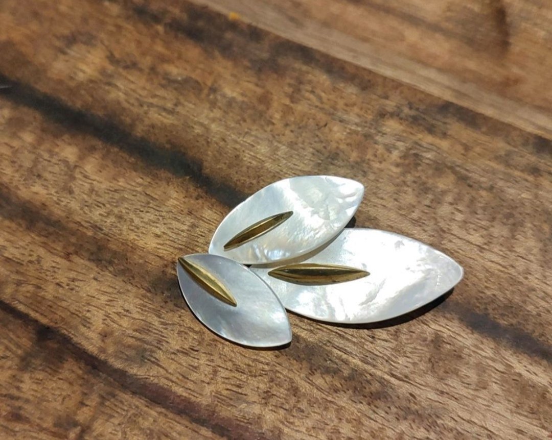 Alte Perlmutt Brosche