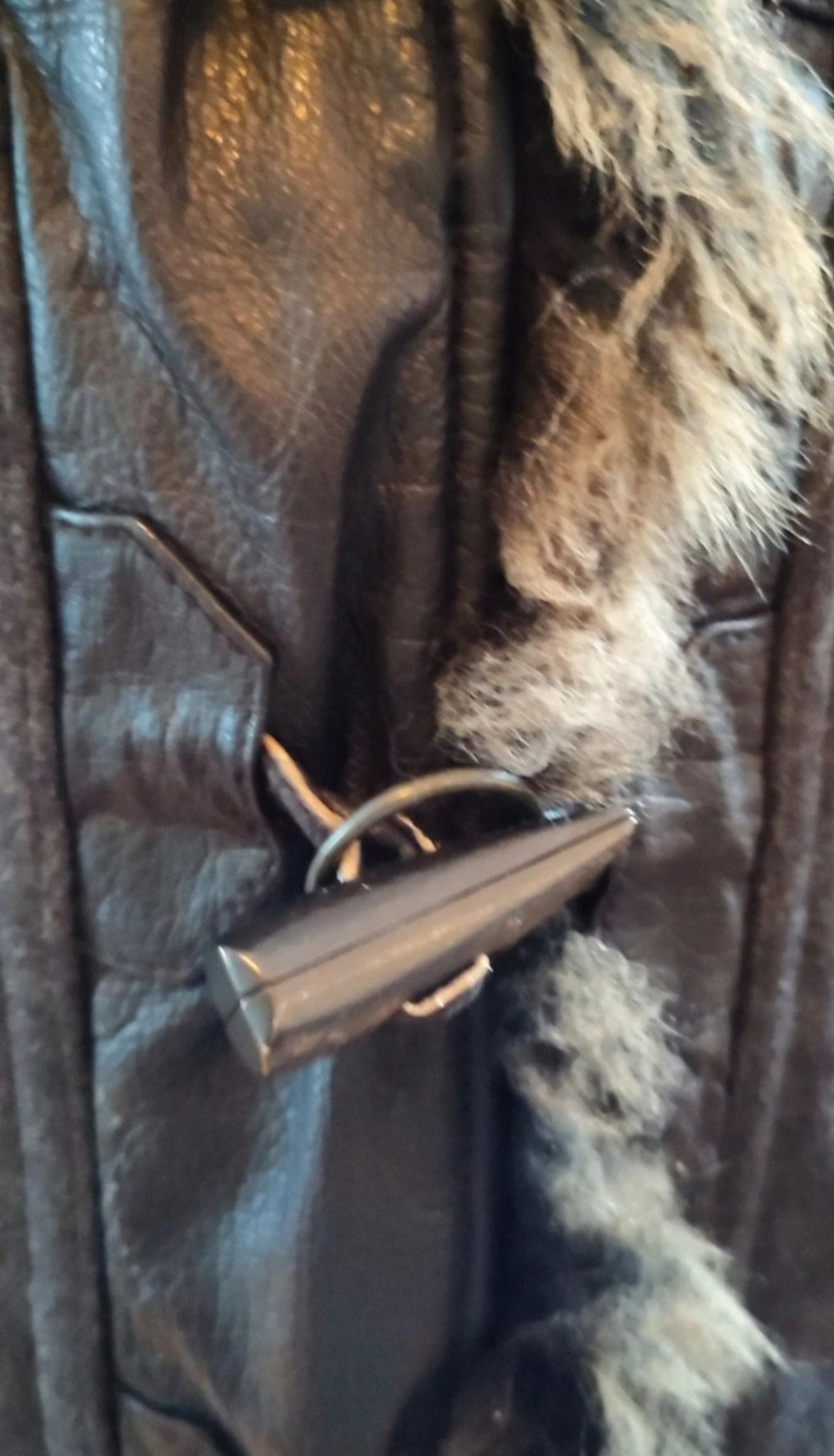 Lederjacke mit Pelzkapuze