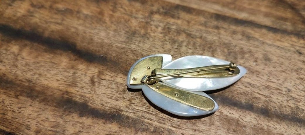 Alte Perlmutt Brosche