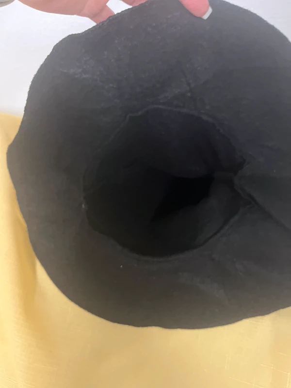 Süßer Hexenhut mit Katzen-Detail