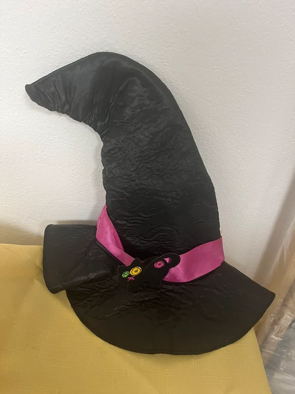 Süßer Hexenhut mit Katzen-Detail