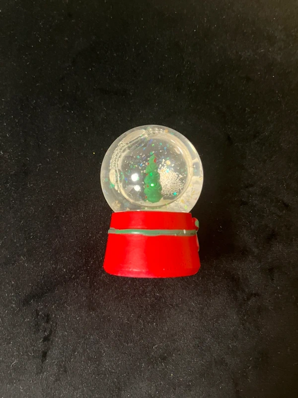 Mini-Schneekugel mit Weihnachtsbaum