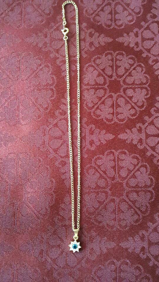 Anhänger mit Halskette, neu