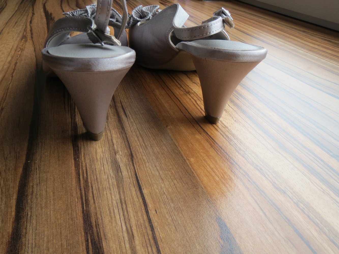 Damen Sandalen, Gr. 37, silber-grau, neu