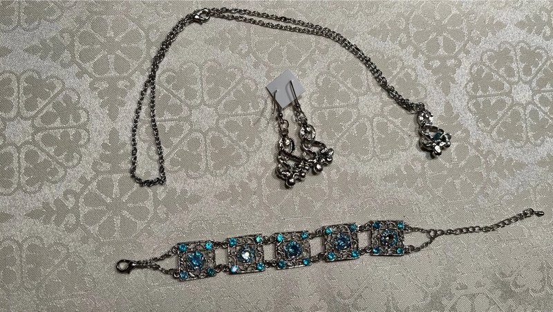 Schmuck-Set: Armband, Kette mit Anhänger und Ohrringe, Modeschmuck, in silber, neu