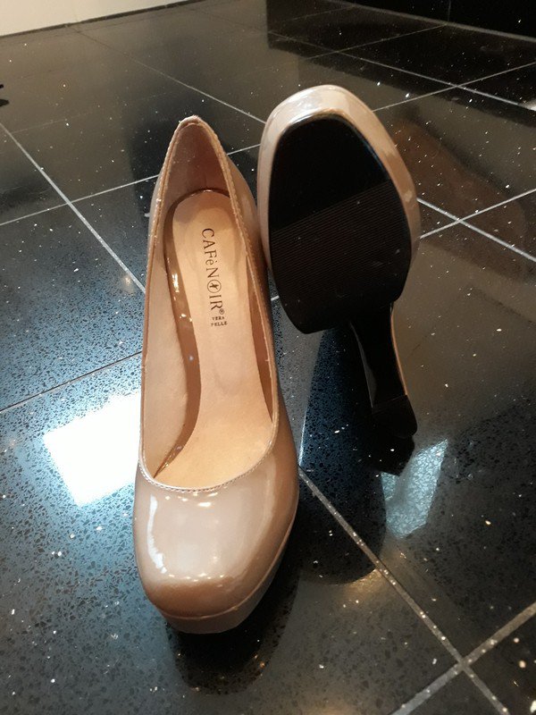 Cafenoir Pumps mit Plateau Gr 39