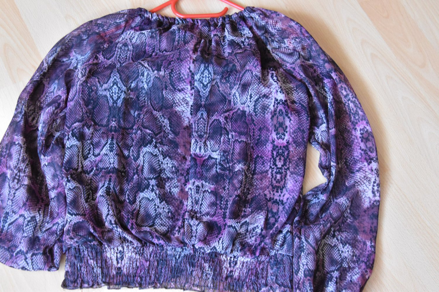 tolles Shirt mit Schlangenoptik