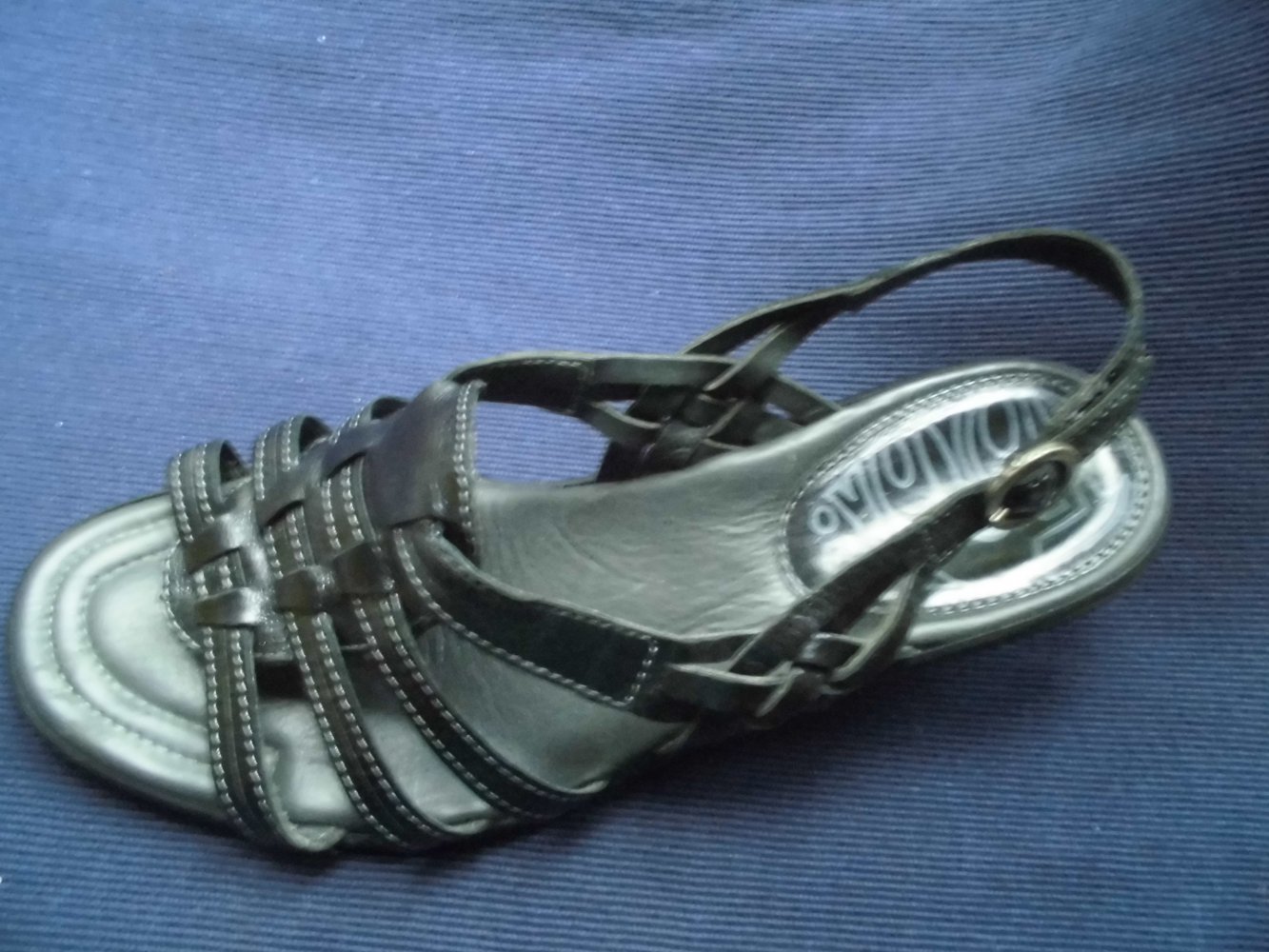 Tolle schwarze neuwertige Sandalen Think !
