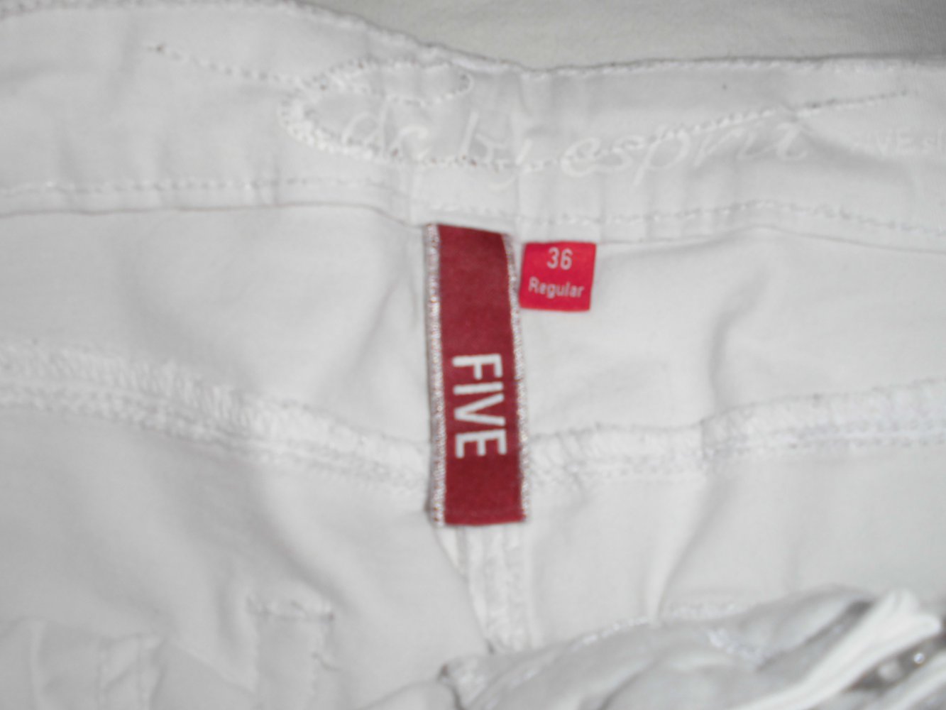 Knackige weisse Röhre von Esprit !