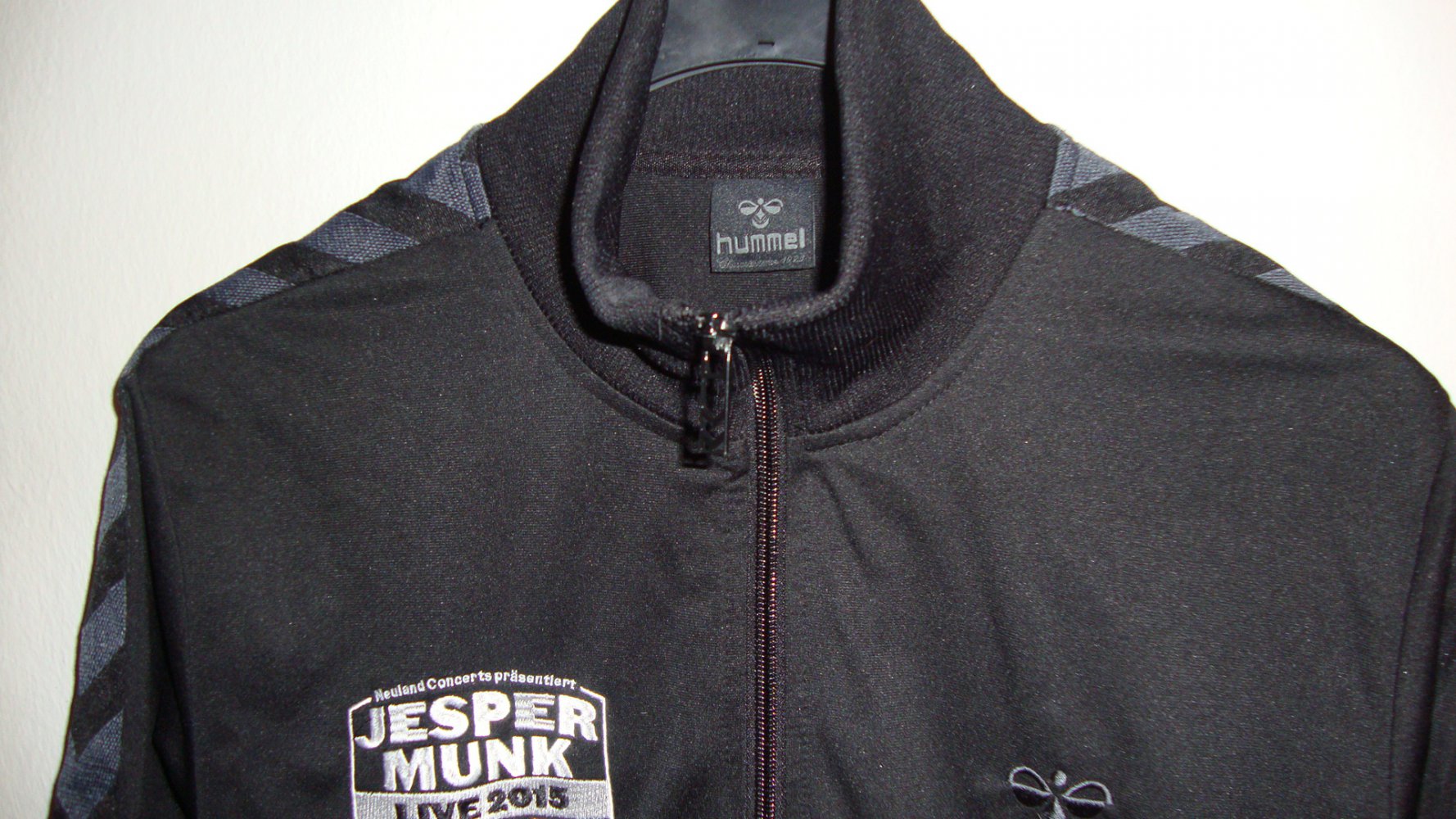 Schwarze Sportjacke von Hummel !