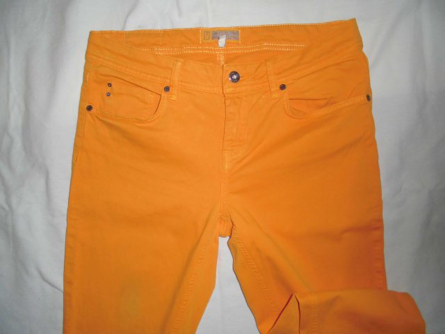 Tolle orangefarbene Jeans !