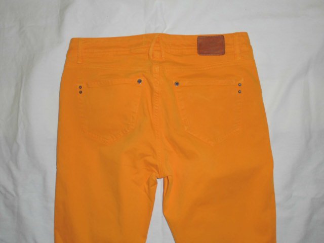 Tolle orangefarbene Jeans !