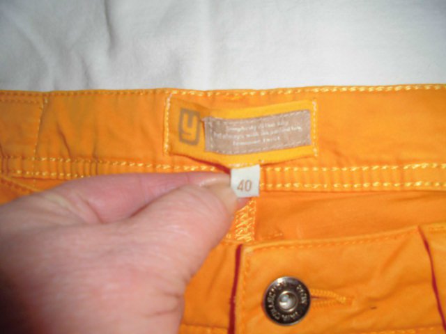 Tolle orangefarbene Jeans !