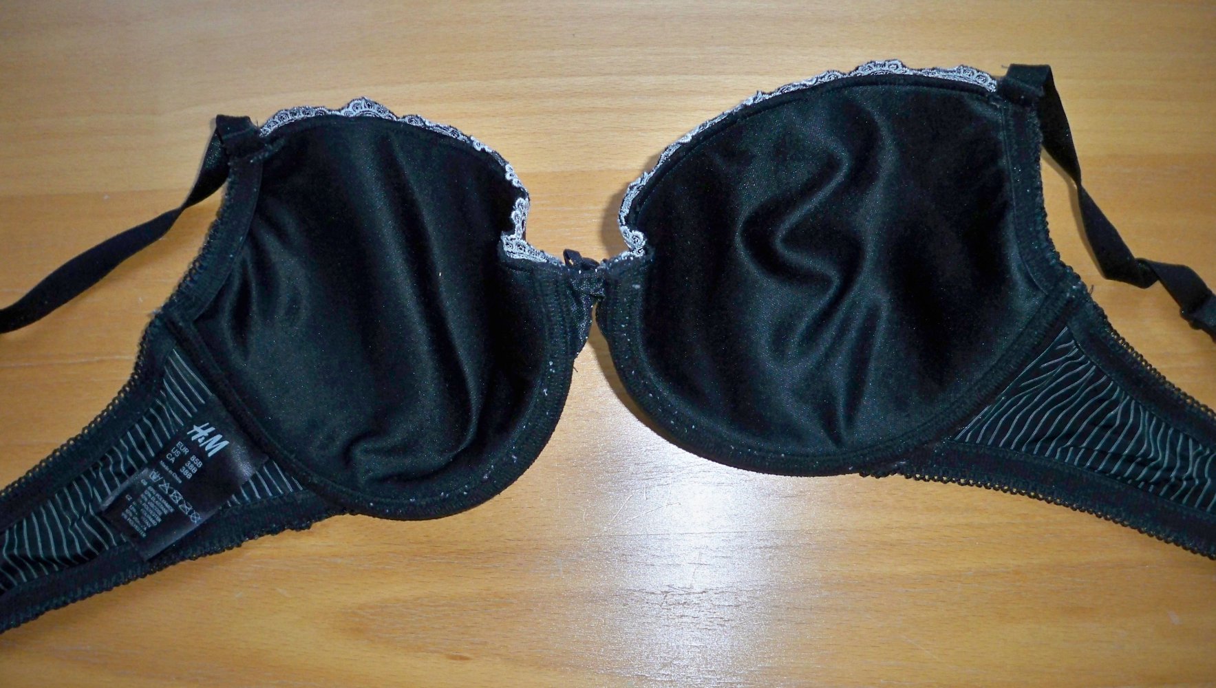 Schöner neuwertiger BH mit Nadelstreifen !