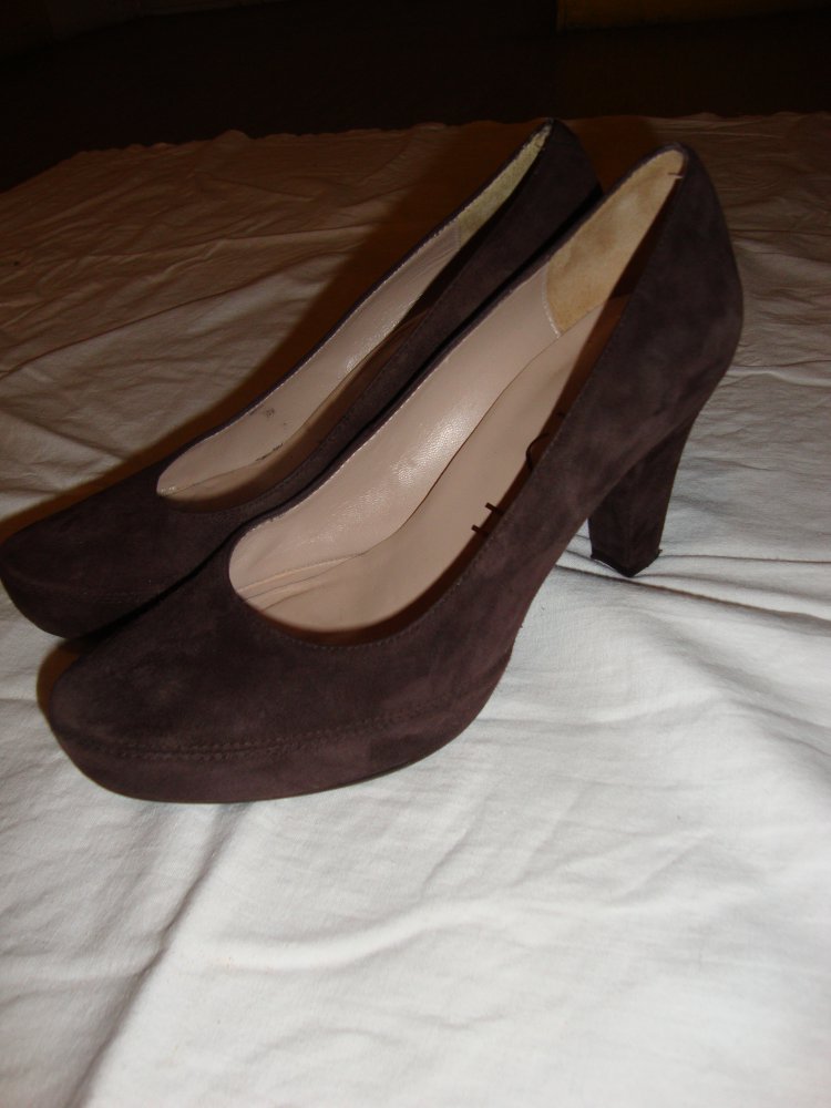 Chice dunkelbraune Wildlederpumps von Unisa !