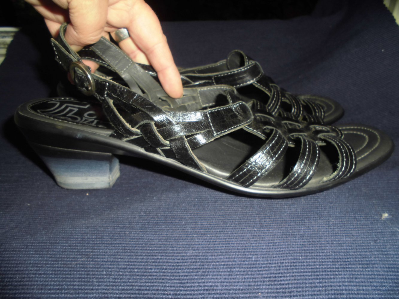 Tolle schwarze neuwertige Sandalen Think !