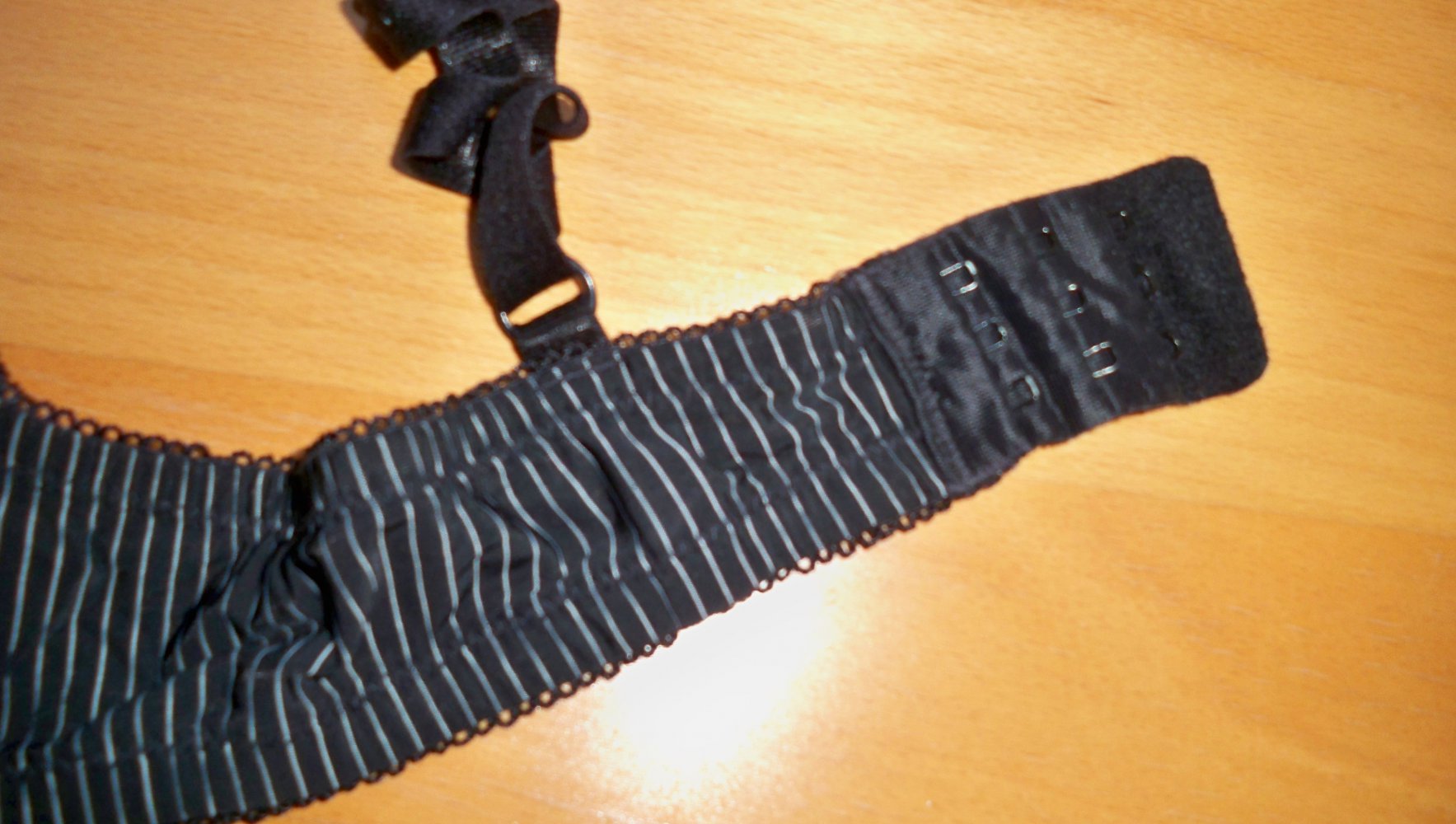 Schöner neuwertiger BH mit Nadelstreifen !