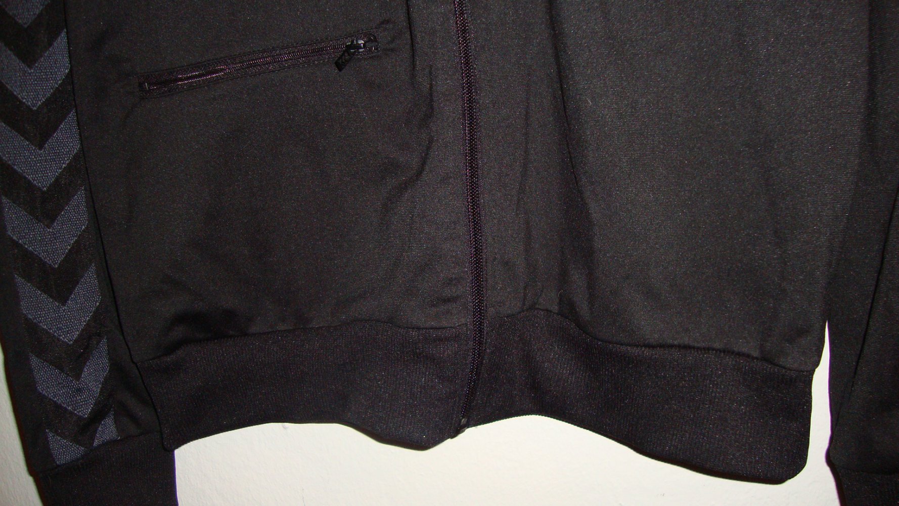 Schwarze Sportjacke von Hummel !