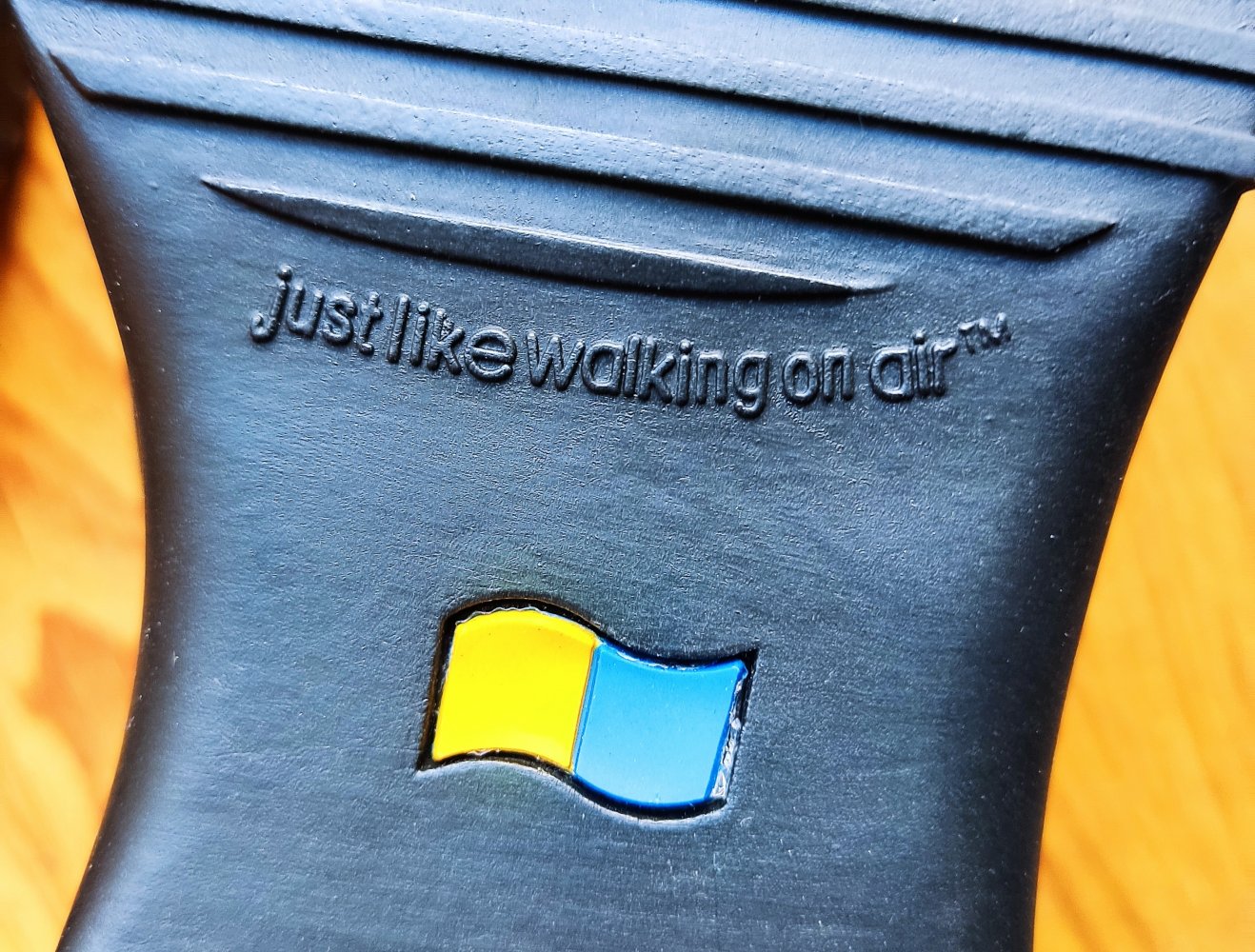 Schwarze Lederslippers von Cloudwalkers !