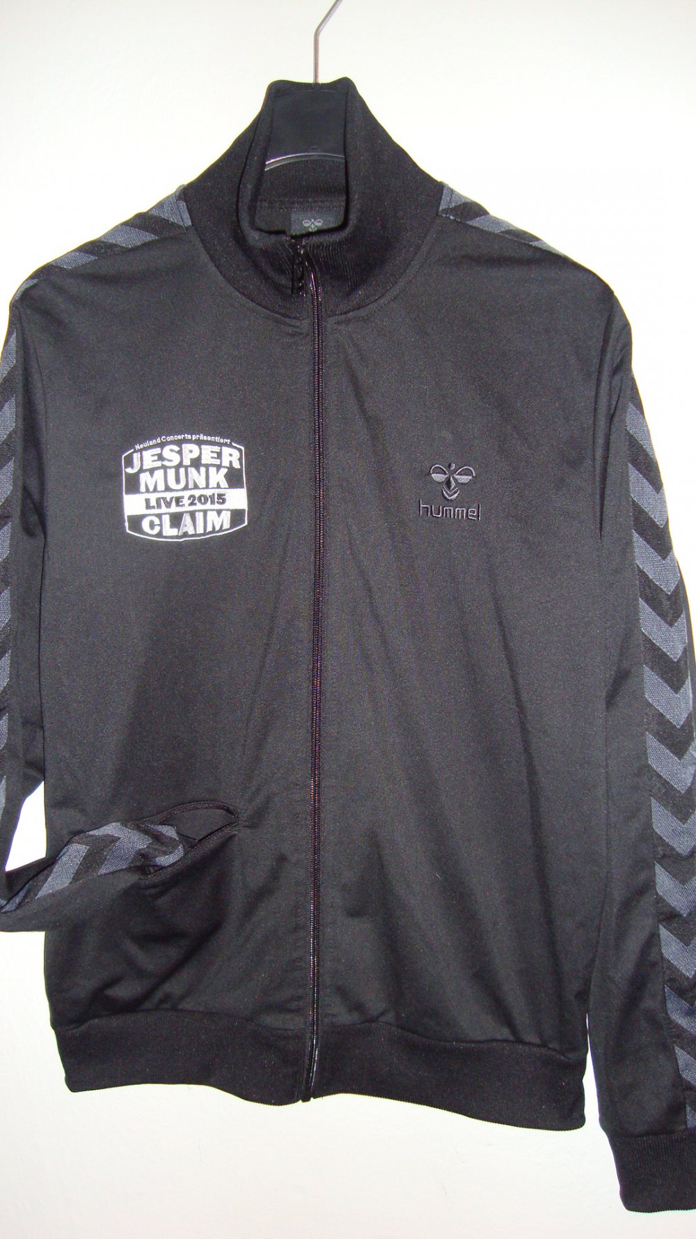 Schwarze Sportjacke von Hummel !