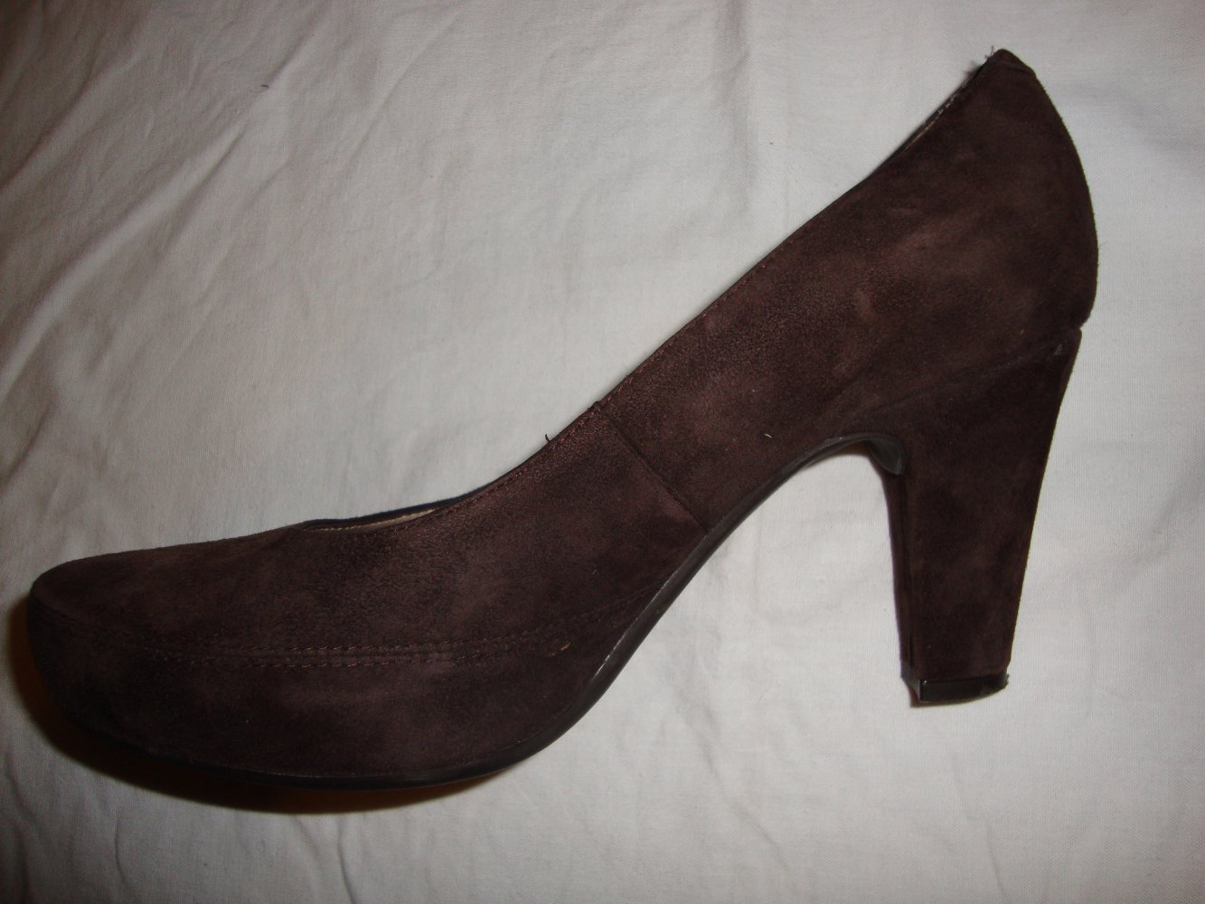 Chice dunkelbraune Wildlederpumps von Unisa !