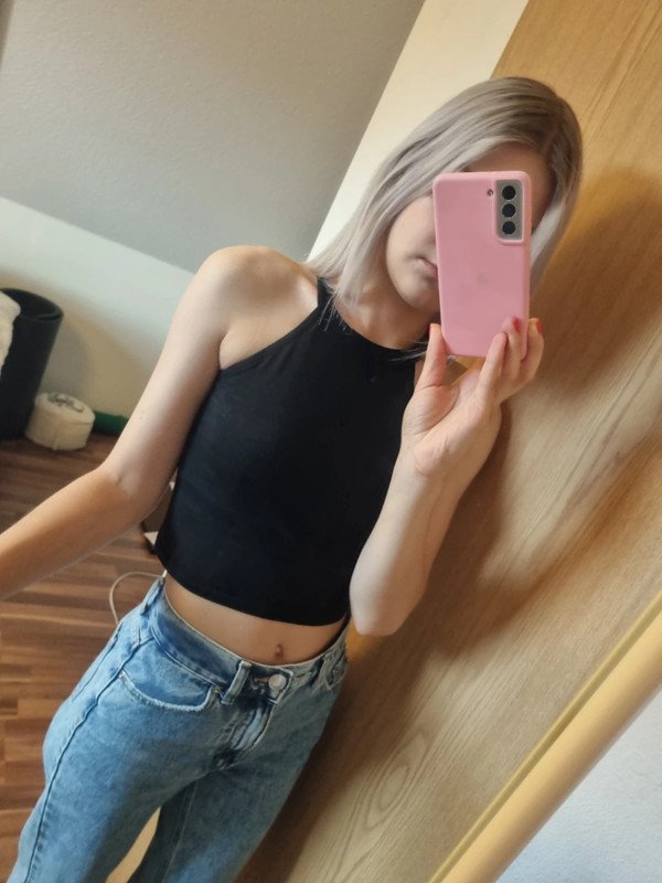 Neues Croptop mit dünnen Trägern