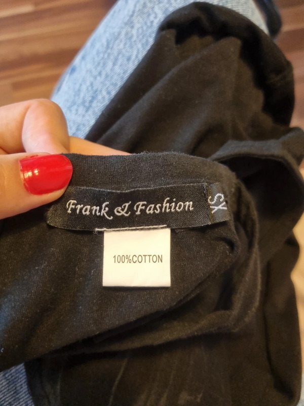 Neues Croptop mit dünnen Trägern