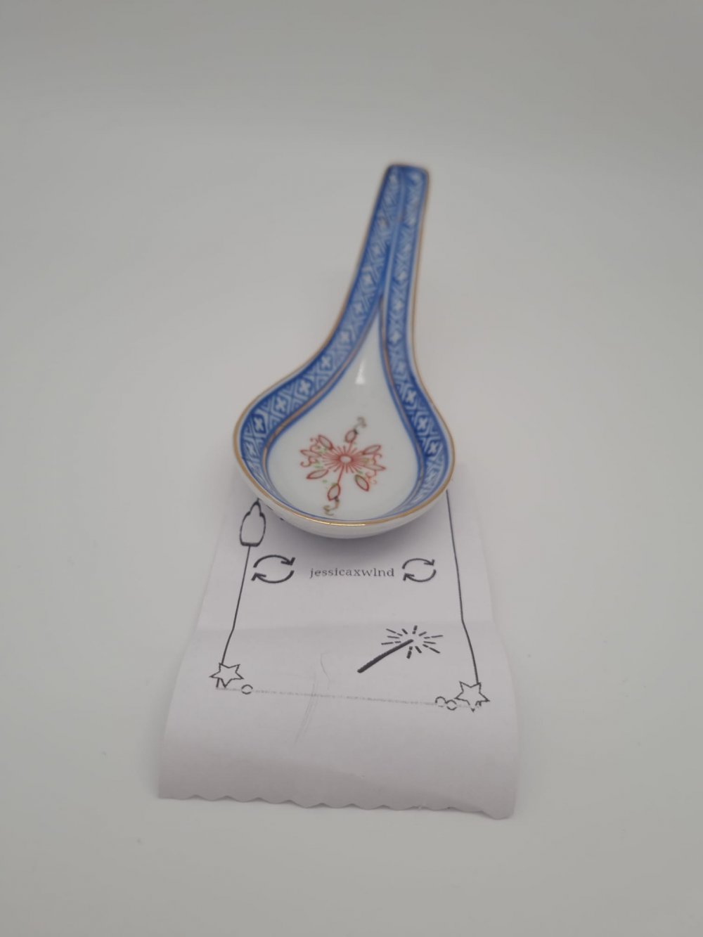 Ramenschüssel mit Löffel