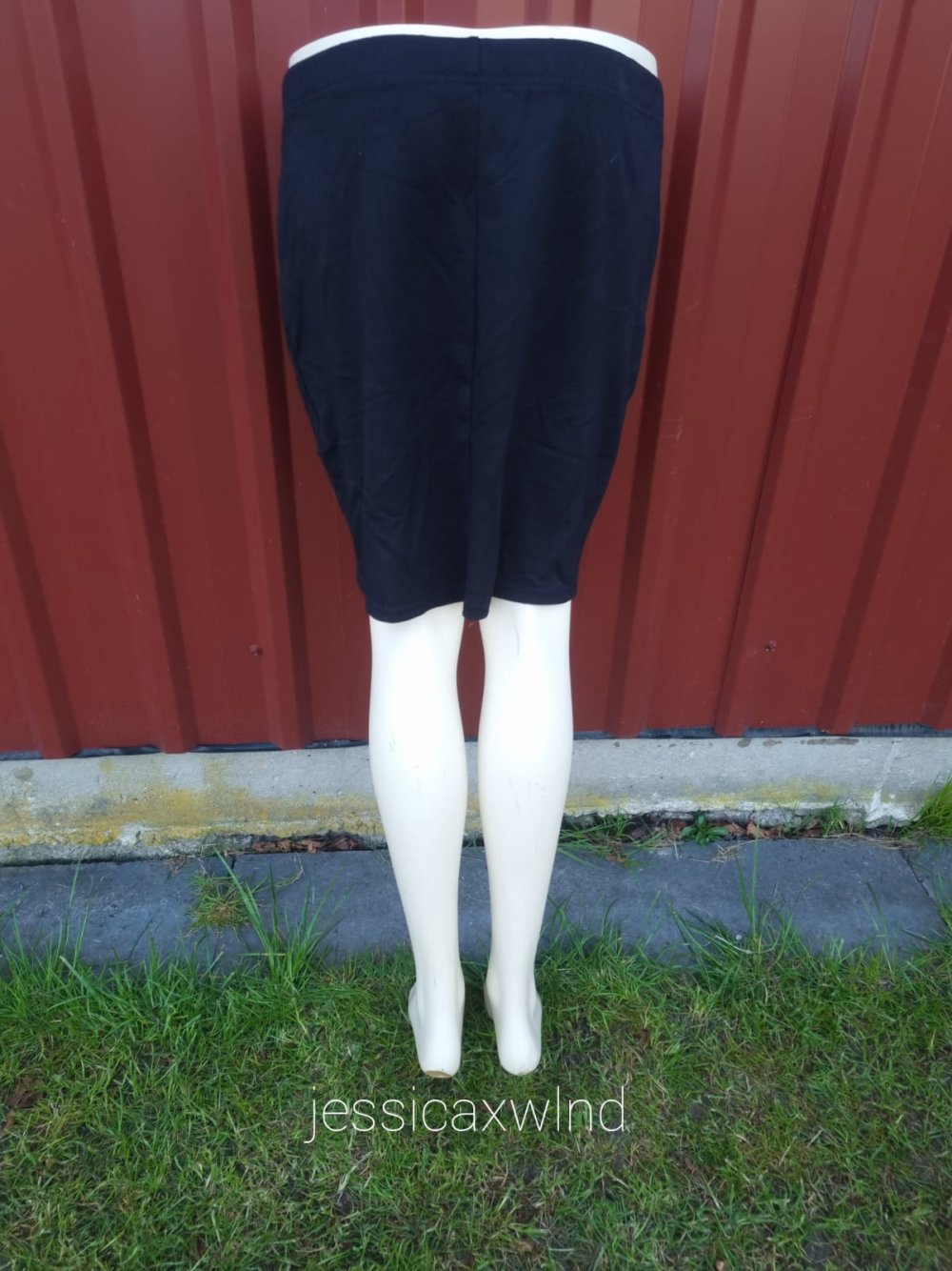 Rock mit seitlichen Reißverschlüssen