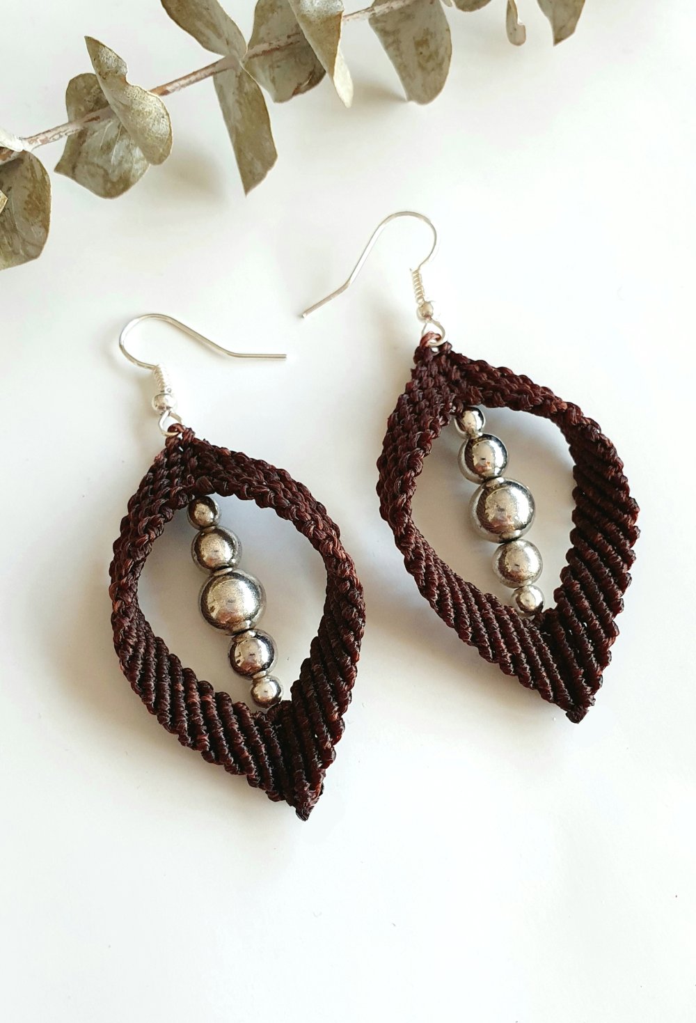 Makramee Ohrringe Spindeln mit Perlen silber braun