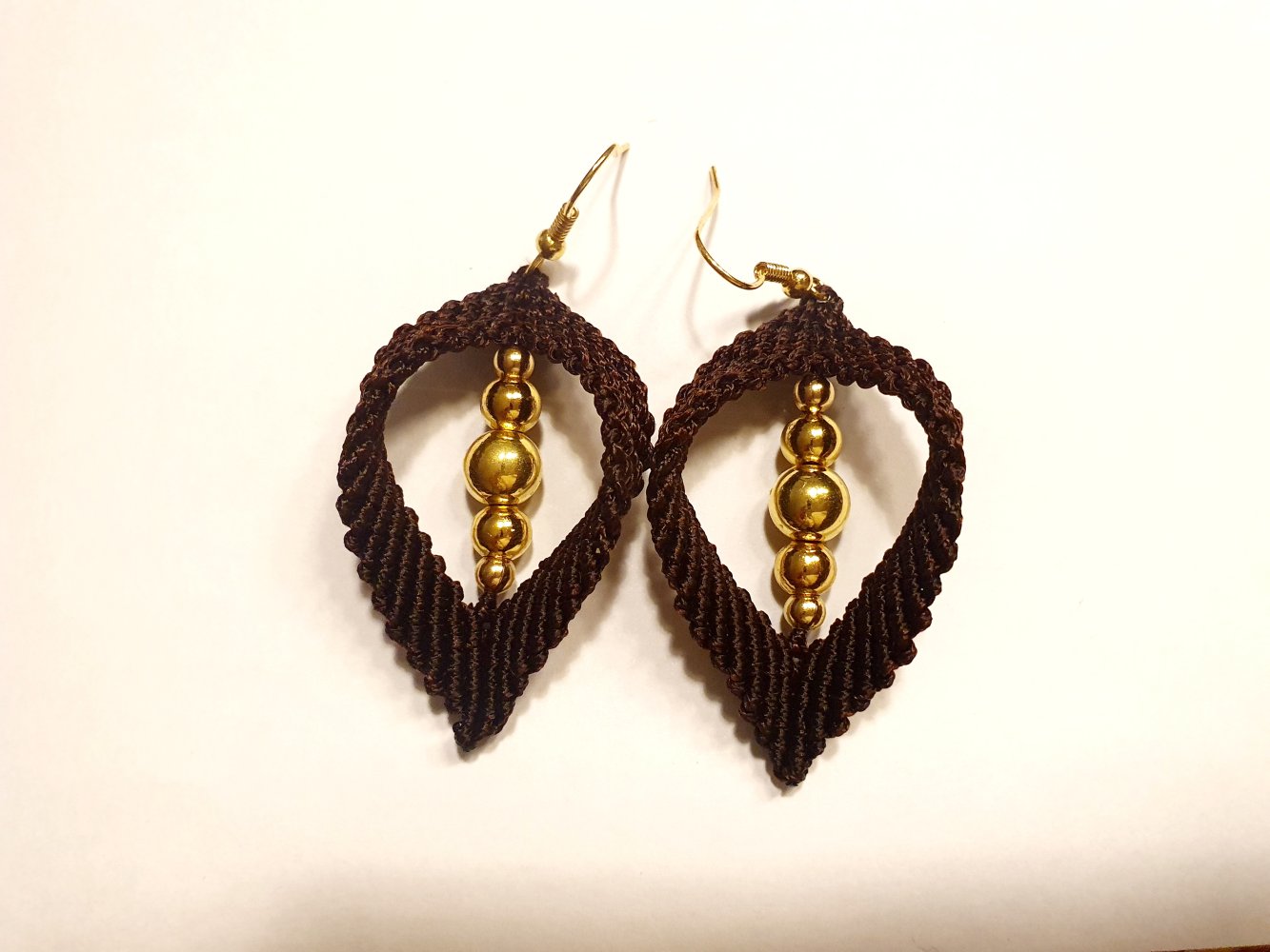 Makramee Ohrringe Spindeln mit Perlen silber braun