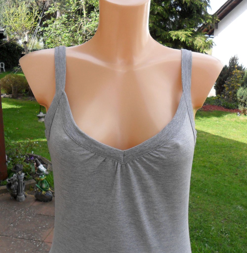 Neuwertiges H&M Top hellgrau Gr.S/36 V-Neck tailliert Spandex Stretch Baumwolle 