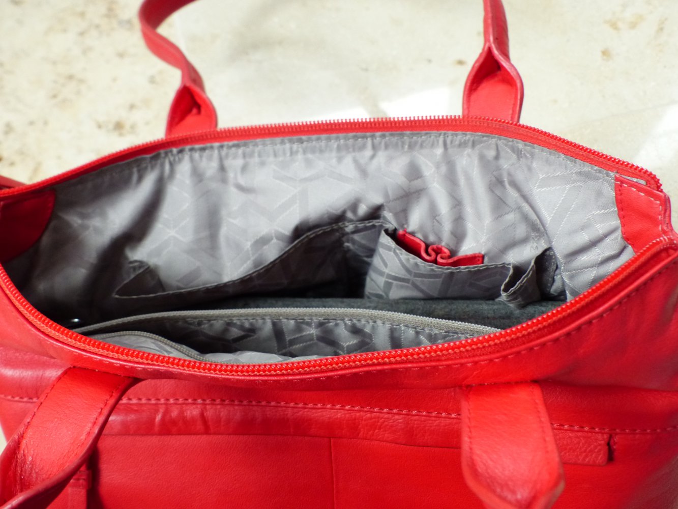 rote Handtasche / Schultertasche von Bree