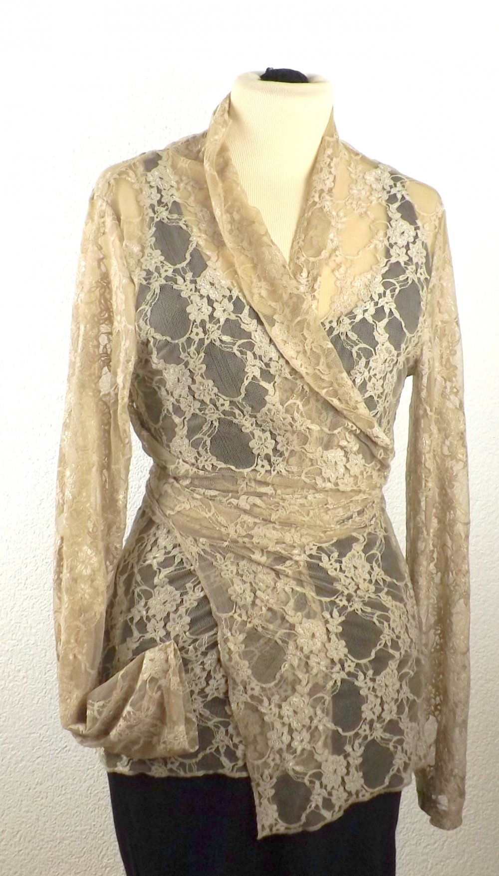 Leichte Wickeljacke aus Spitze - Gr. 38 / 42 - sandbeige - neu