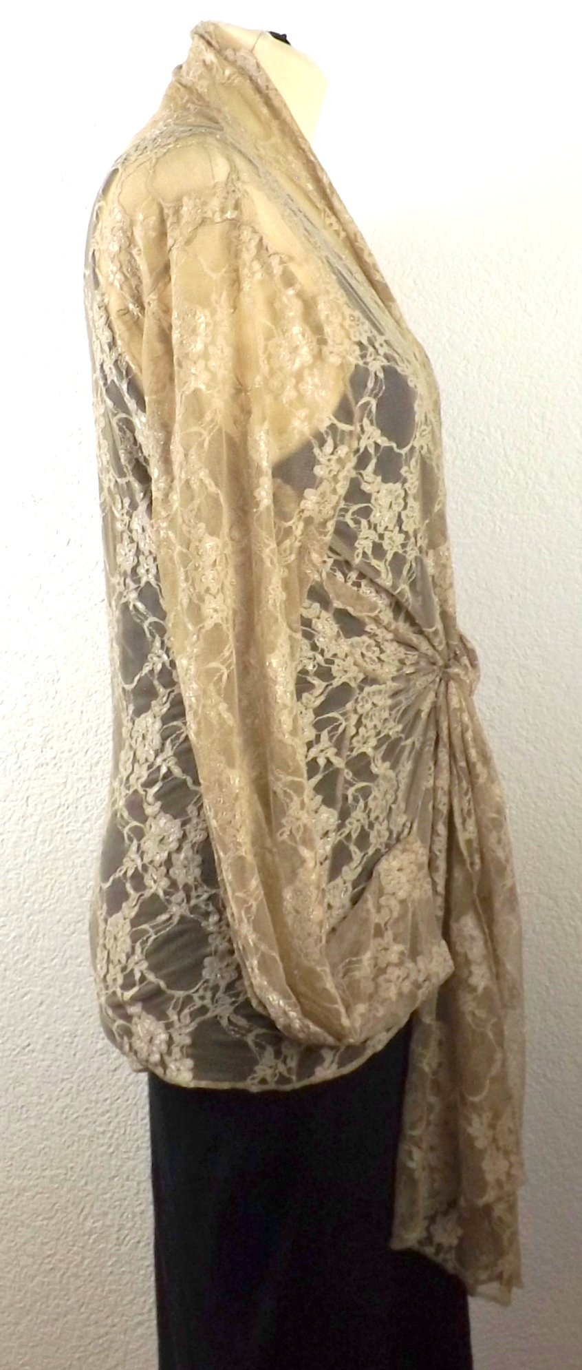 Leichte Wickeljacke aus Spitze - Gr. 38 / 42 - sandbeige - neu