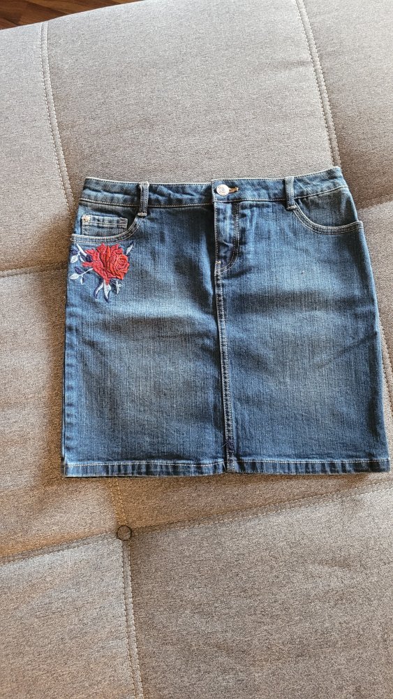 Jeansrock mit gestickter Rose von Orsay Gr. 36