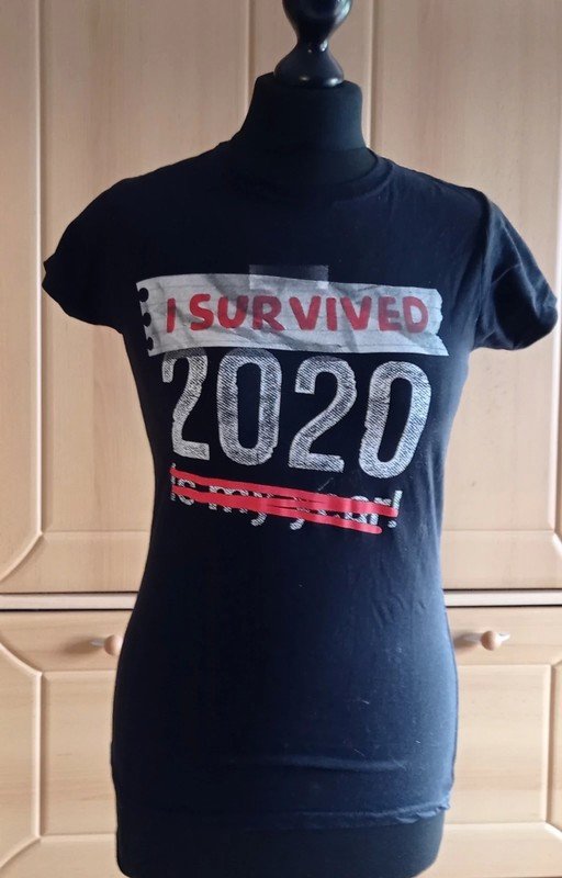 Qwertee T-Shirt 2020 schwarz Gr. M