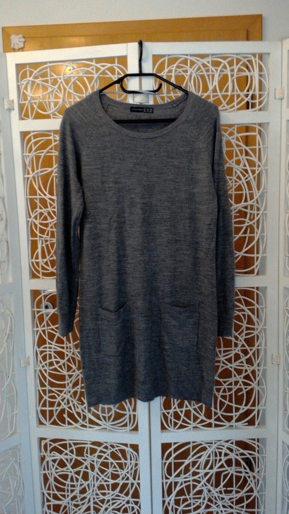 graues Strickkleid