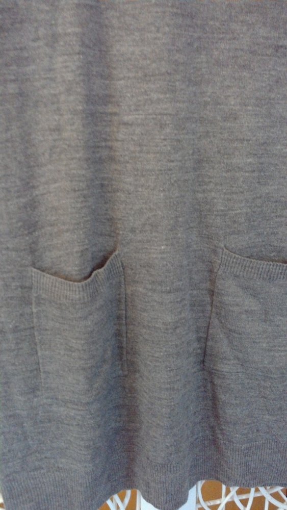 graues Strickkleid