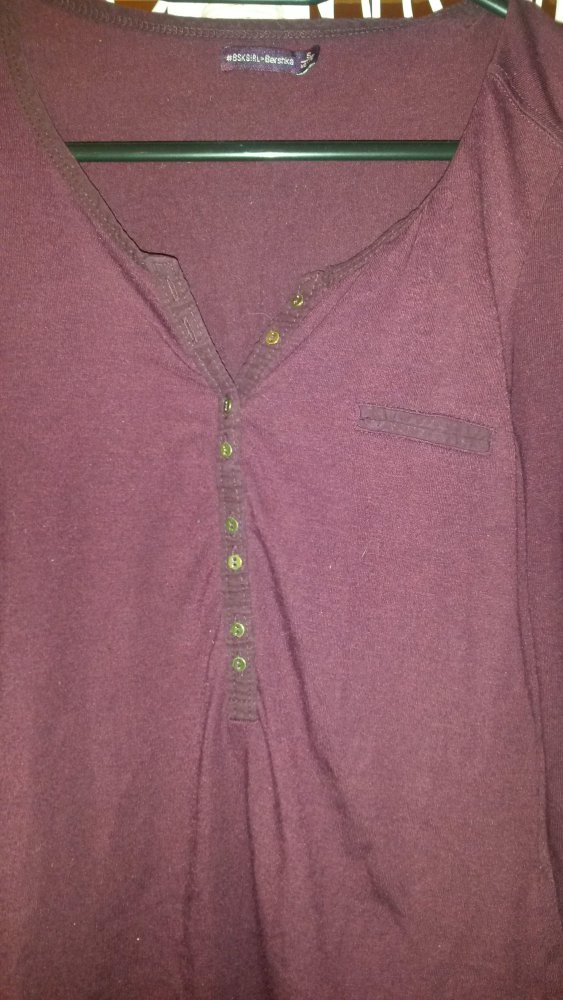 dunkelrotes Blusenshirt