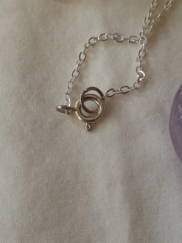 Zarte Katte mit filigranem Vintage Anhänger