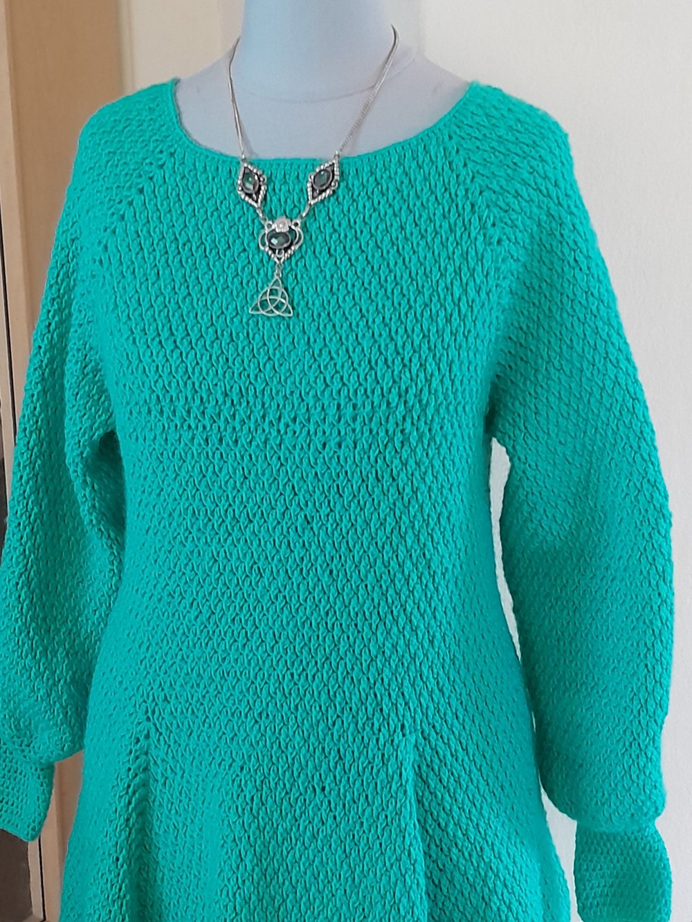 Ausgefallenes, zipfeliges Strickkleid in Seegrün, Gr.S