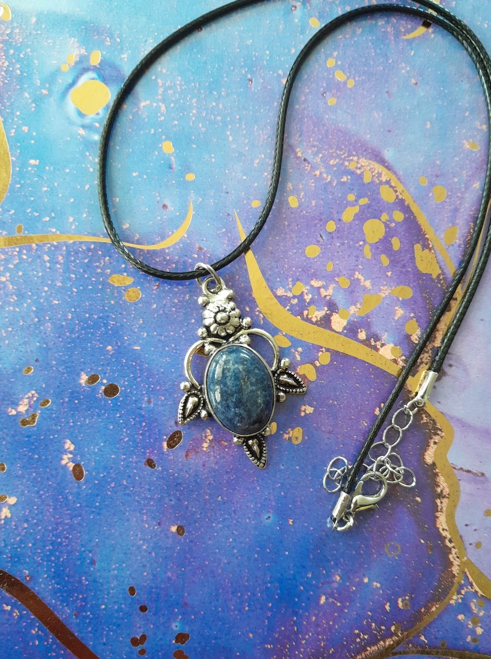 Schwarze Kette mit echtsilbernem Vintageanhänger und Lapislazuli