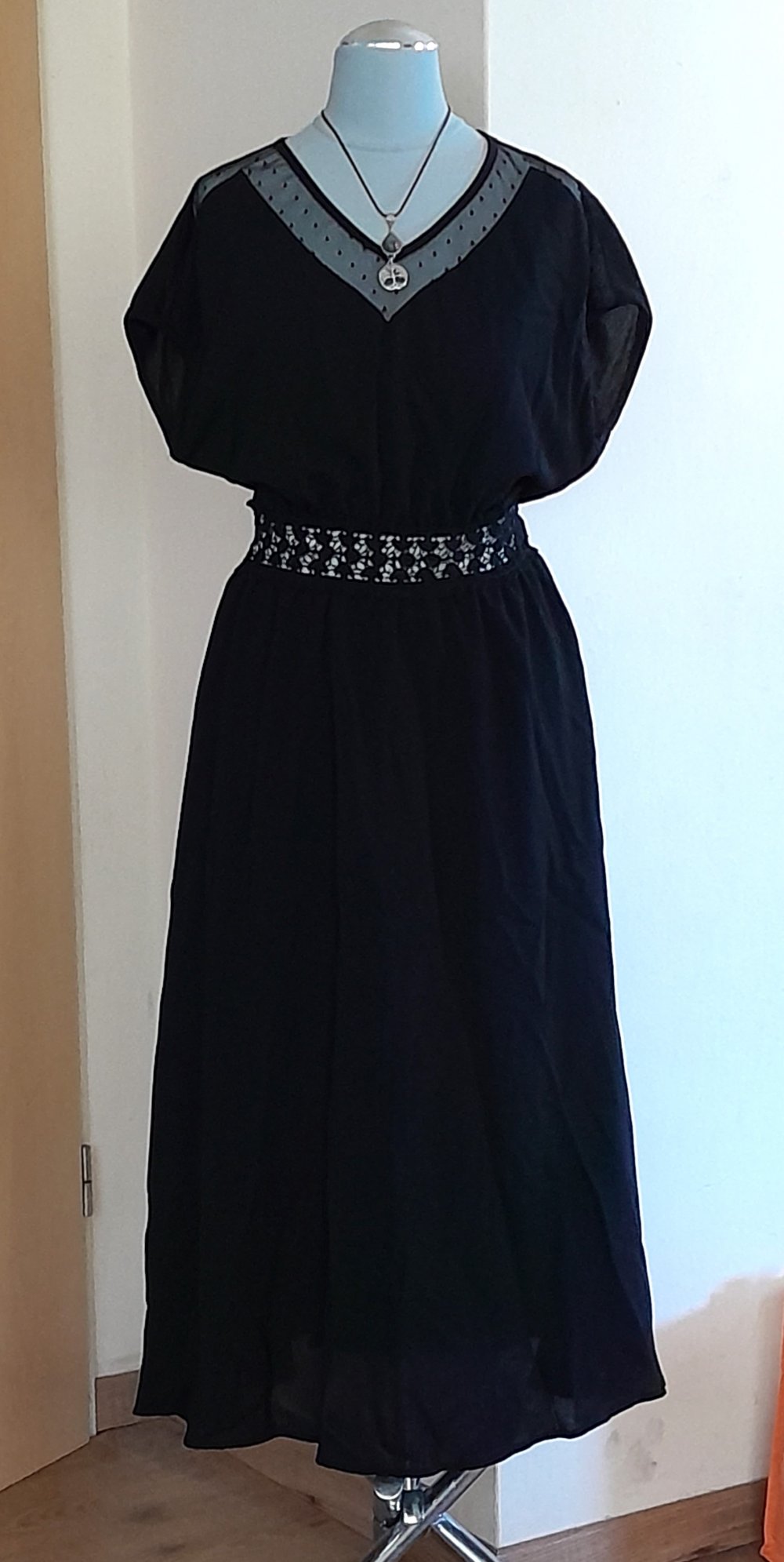 Schönes, schwarzes Midikleid, Gr.S