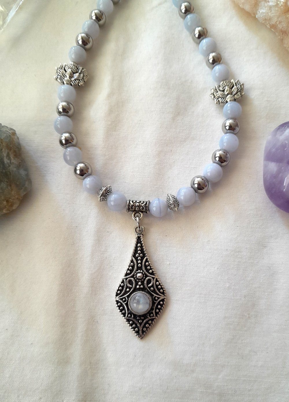 Wunderschönes, einzigartiges Vintagecollier mit Chalcedon und Labradorit