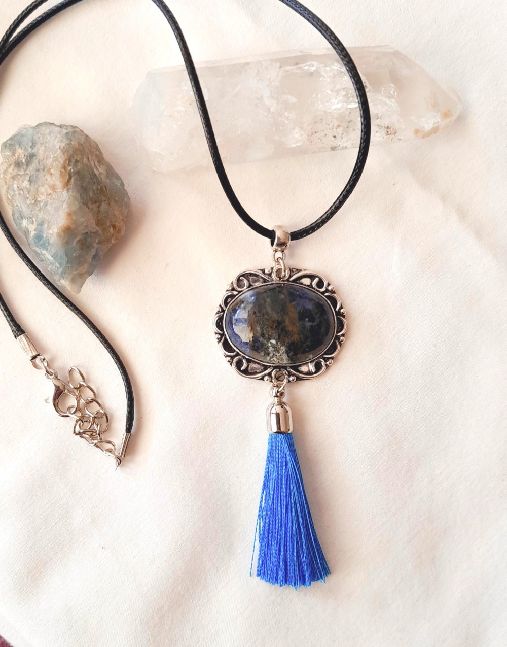 Wunderschöne, opulente Vintagekette mit Sodalith und Quaste