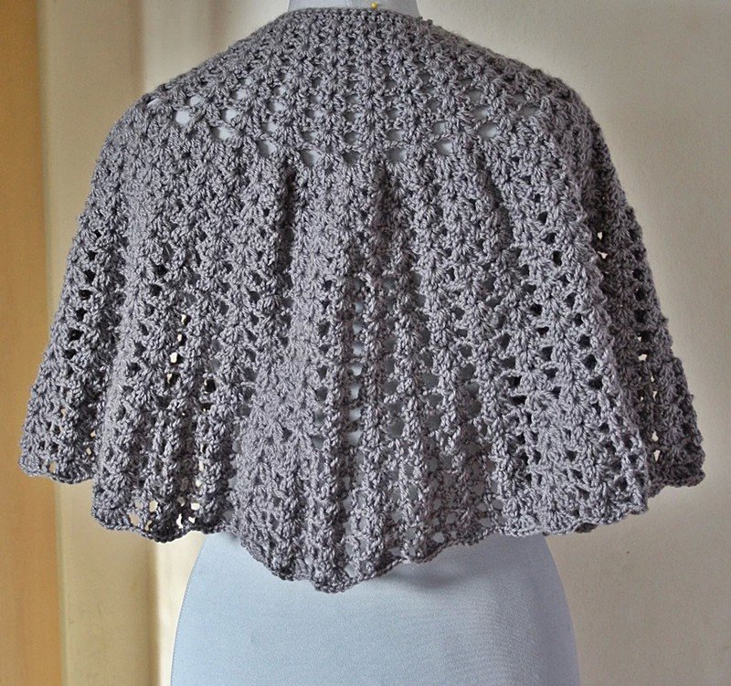 Graues, einzigartiges Cape im Vintagelook