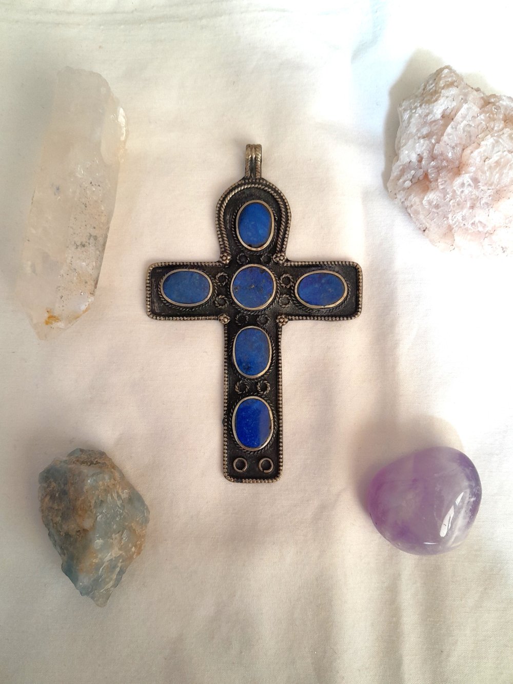 Ausgefallener, großer Vintage Kreuzanhänger mit Lapislazuli