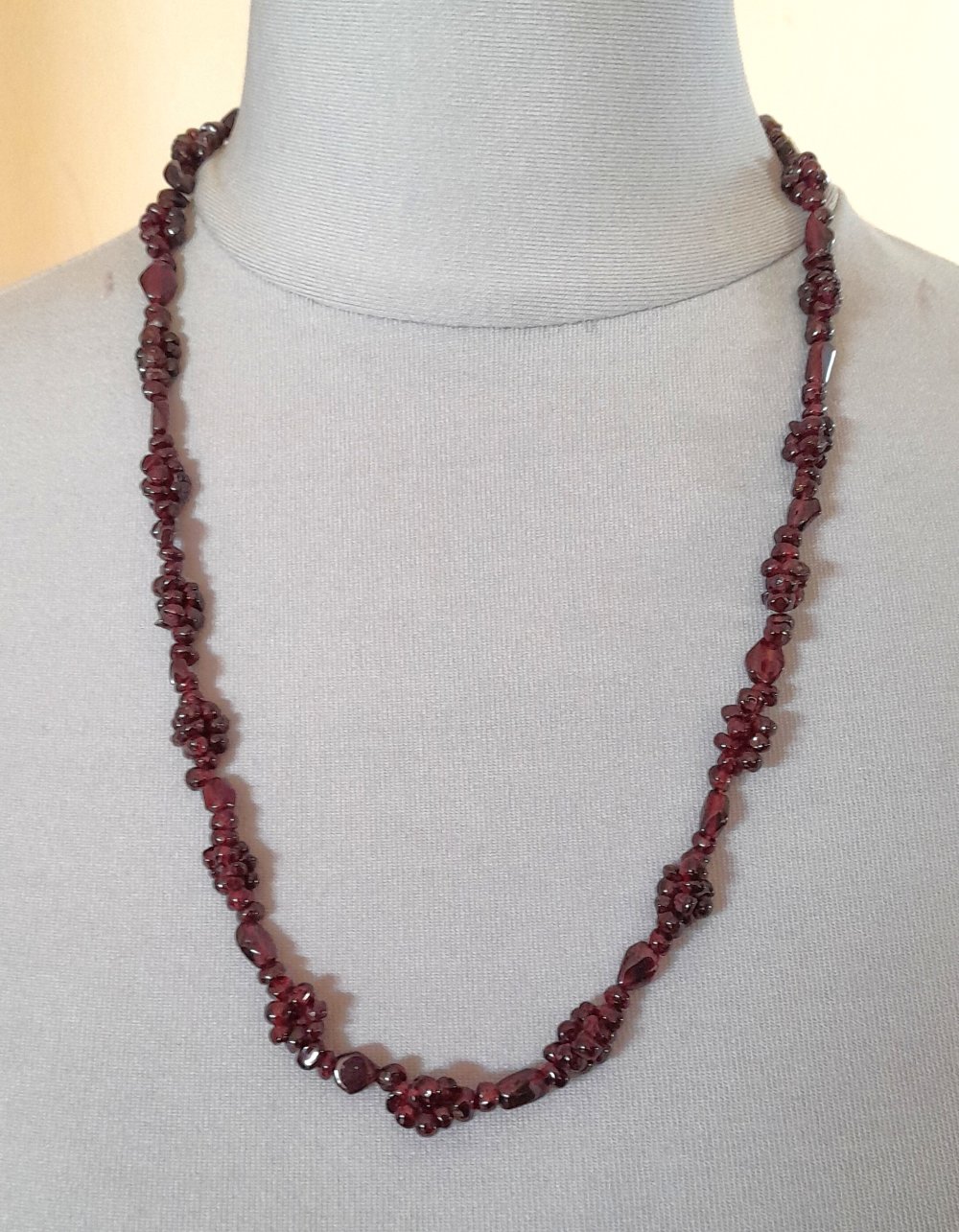 Zauberhaftes, tiefrotes Vintage Granat Collier